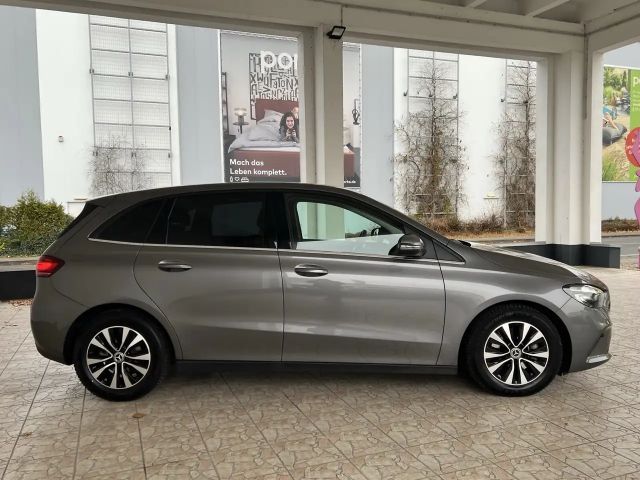 Mercedes-Benz B 180 B 180 d