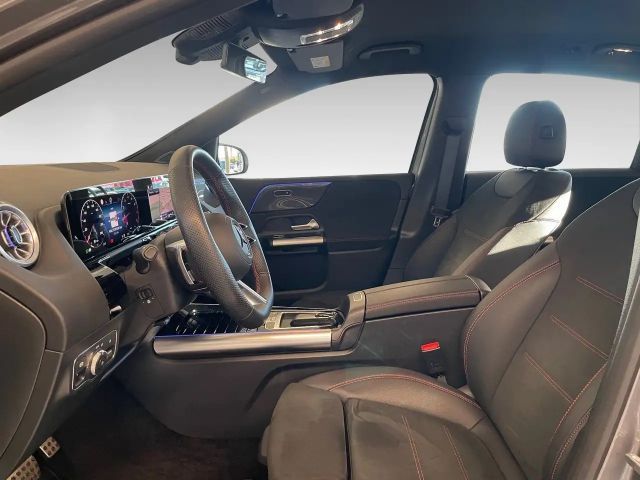 Mercedes-Benz B 180 Sedan