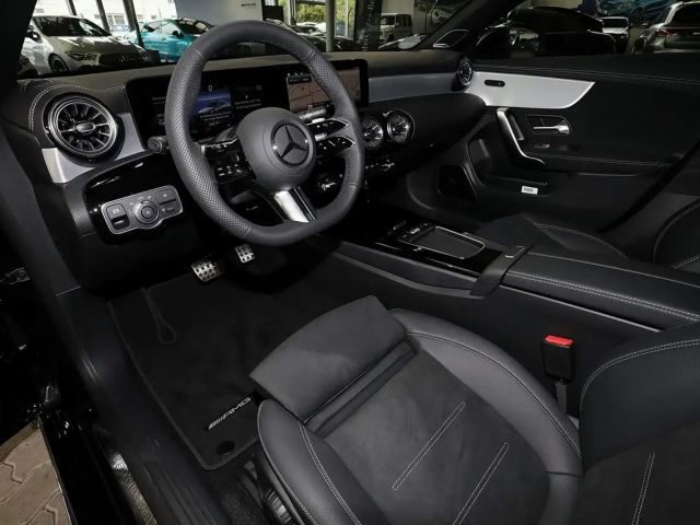 Mercedes-Benz CLA 200 AMG Line Coupé