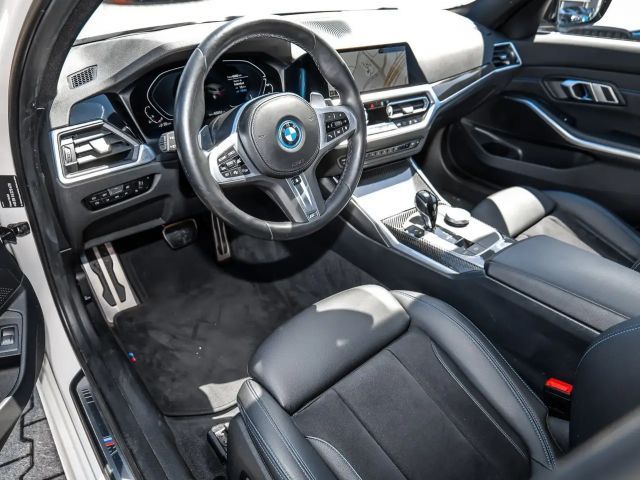 BMW 330 330e M-Sport xDrive