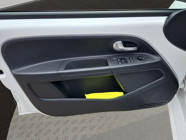 Volkswagen up! Active