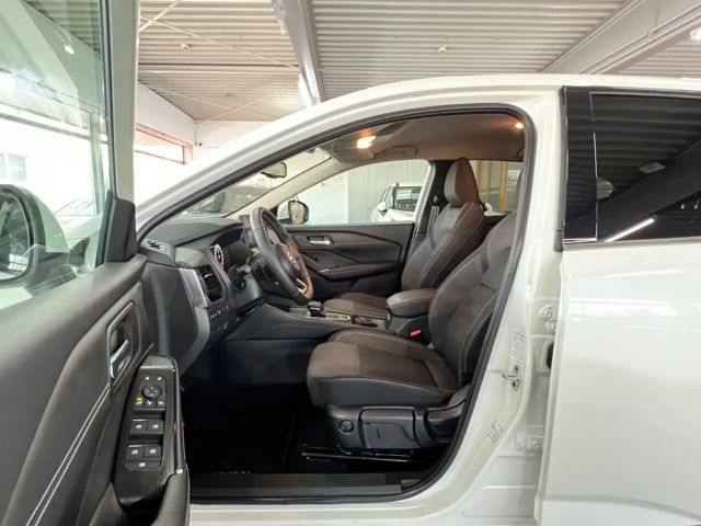 Nissan Qashqai 1.3 Connecta LED+KEYLESS+360°+ACC+VC uvm