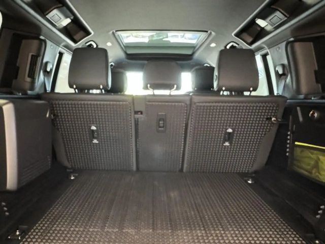 Land Rover Defender 110