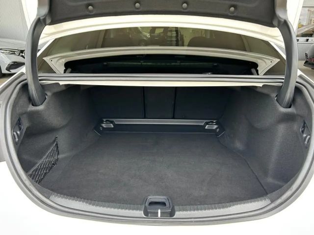 Mercedes-Benz C 180 AVANTGARDE Sedan