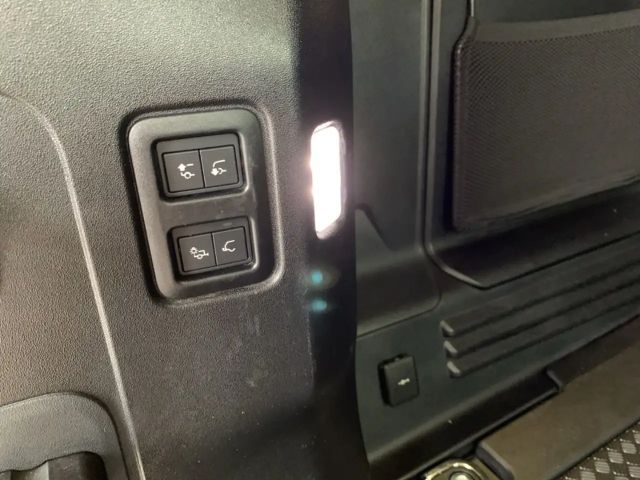 Land Rover Defender 110 AWD D250 Dynamic SE