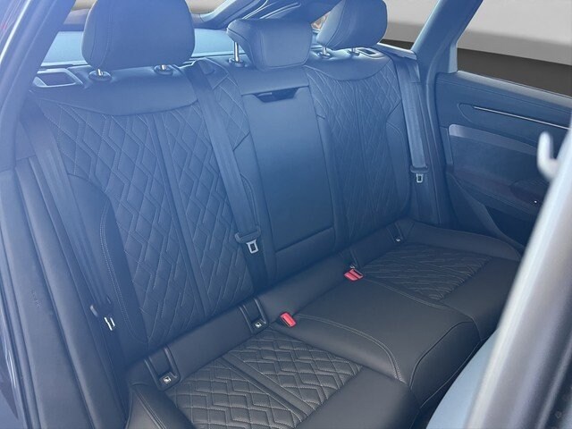 Audi A6 Avant Quattro S-Tronic