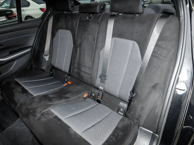 BMW 320 320i M-Sport Sedan