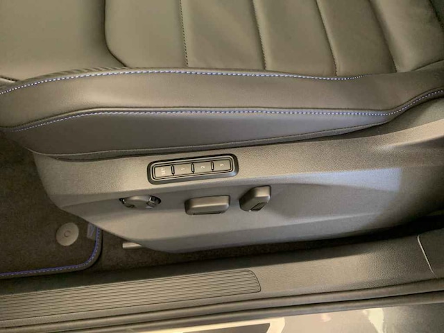 Volkswagen T-Roc T-Roc R LEDER*BLACK*PANO*DCC*AHK*CAM*MATRIX*19"