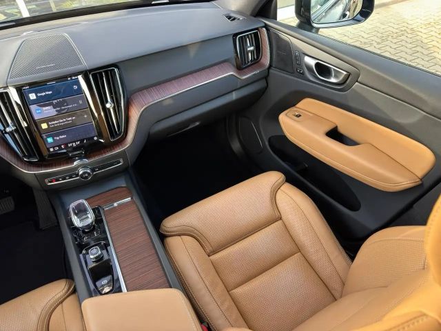 Volvo XC60 AWD Dark Plus