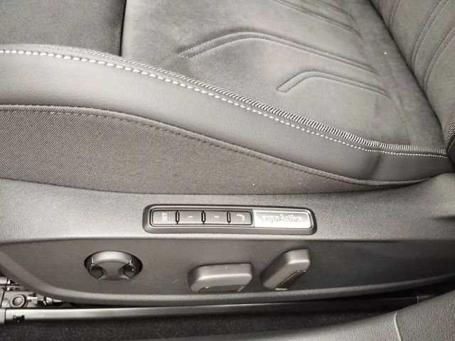 Volkswagen Golf Life Variant