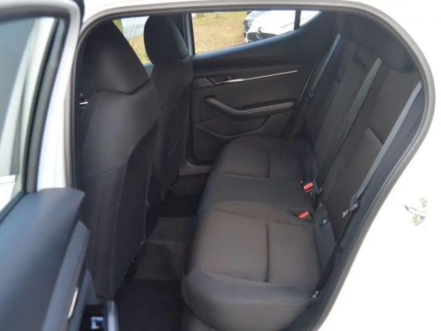 Mazda 3 Benzin 140PS 6AG Centre-Line Navi PDC SHZ