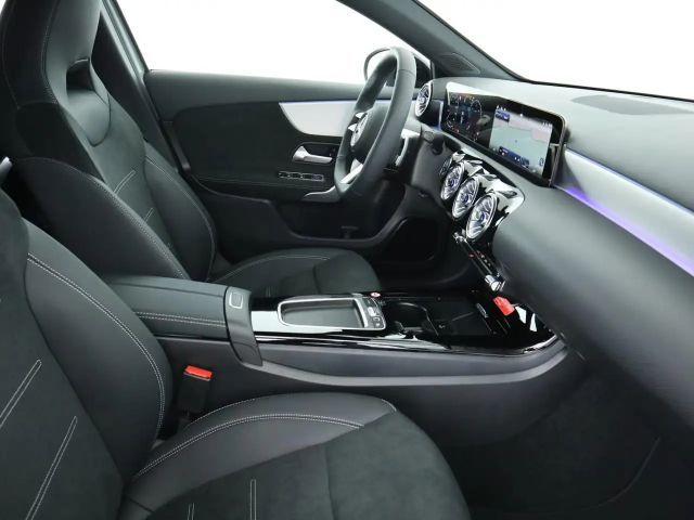 Mercedes-Benz A 220 A 220 d