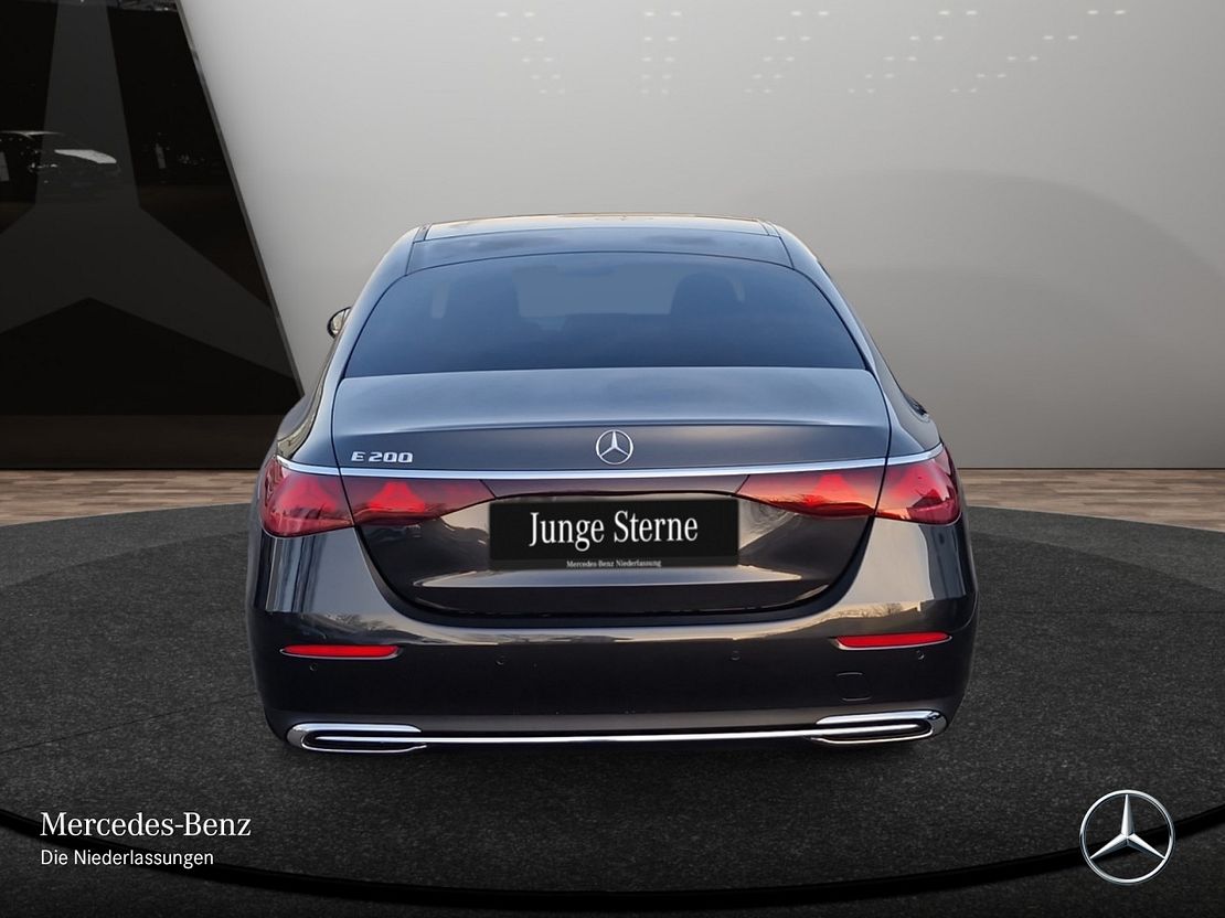 Mercedes-Benz E 200 AVANTGARDE Sedan