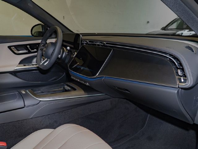 Mercedes-Benz E 200 Sedan