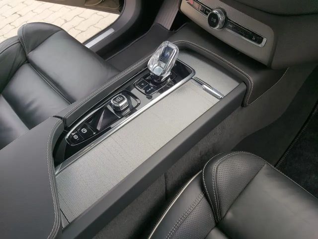 Volvo XC90 AWD Dark Plus