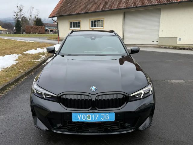 BMW 330 330e M-Sport xDrive