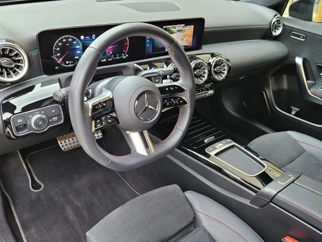 Mercedes-Benz A 200 A 200 d AMG Line Hatchback