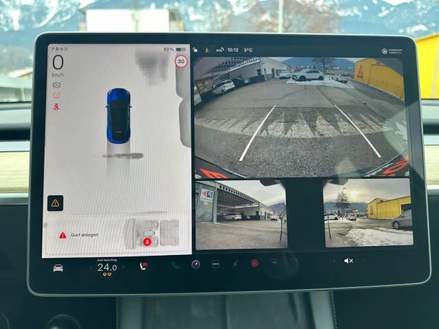 Tesla Model Y 62kWh Base        8-fach bereift!