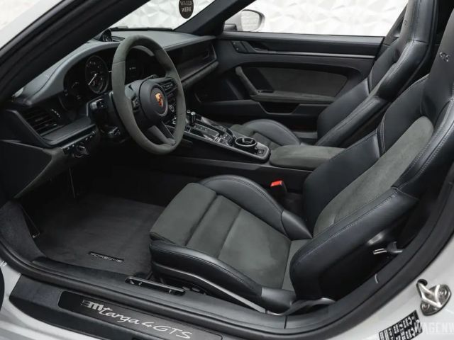 Porsche 992 4 Cabrio GTS Targa