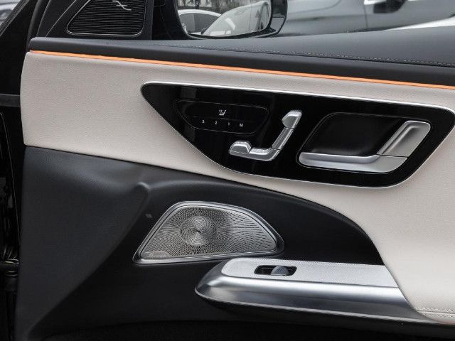 Mercedes-Benz E 200 Sedan