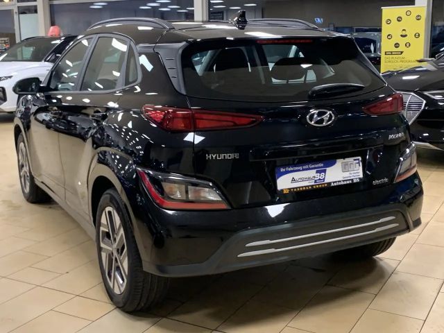 Hyundai Kona Select