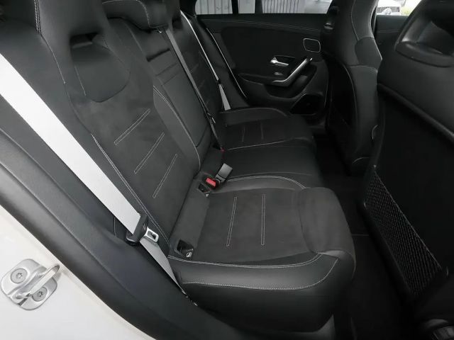 Mercedes-Benz CLA 200 AMG Line Coupé