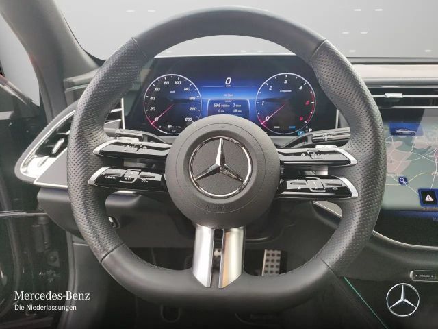 Mercedes-Benz E 220 AMG Line E 220 d Sedan