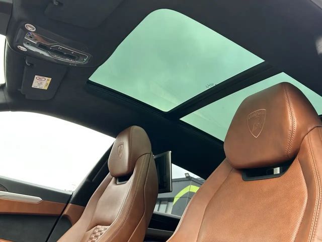 Lamborghini Urus AWD