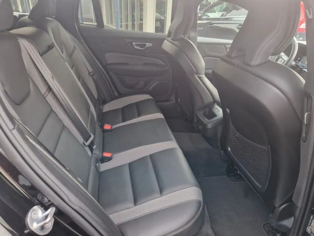 Volvo V60 Cross Country AWD Plus