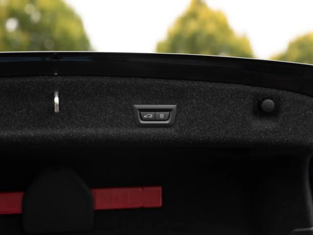 BMW 320 320i M-Sport Sedan xDrive