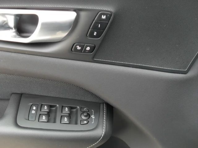 Volvo XC60 AWD Dark Plus T6