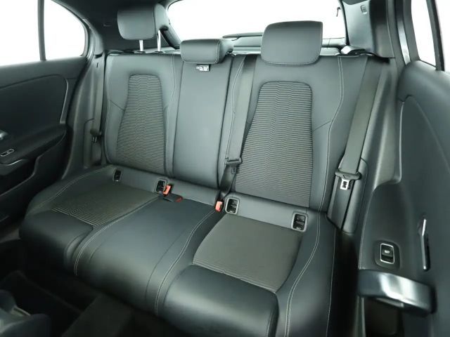 Mercedes-Benz A 180 A 180 d Progressive