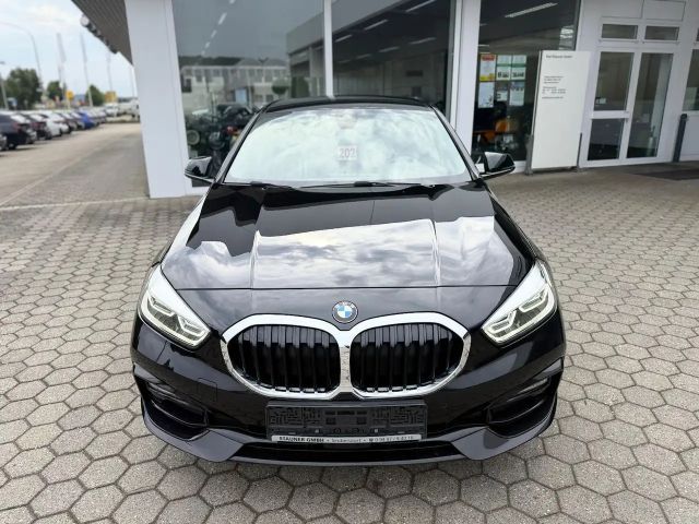 BMW 118 118i Sedan Sport Line