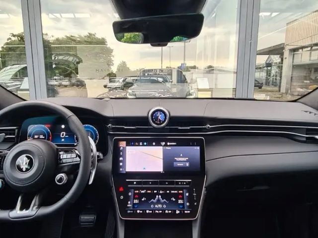 Maserati Grecale / Head-Up/ Ganzjahresreifen/ Panoramadach