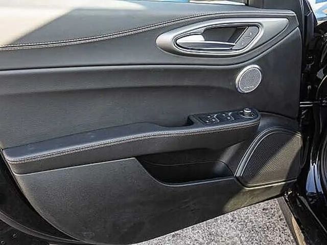 Alfa Romeo Giulia AT8 Q4