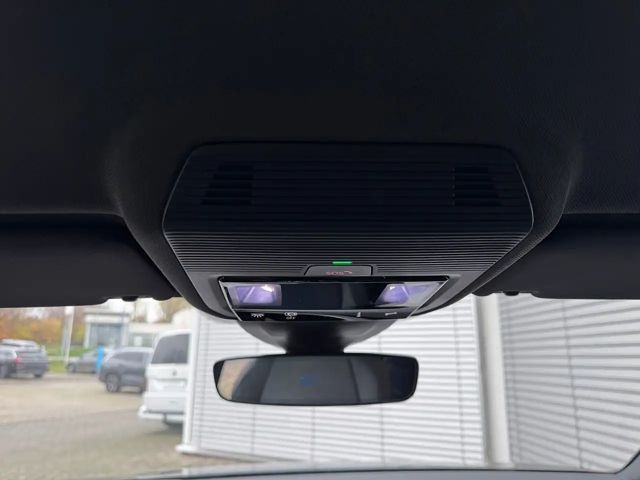 Volkswagen Golf 2.0 TSI Golf VIII Style