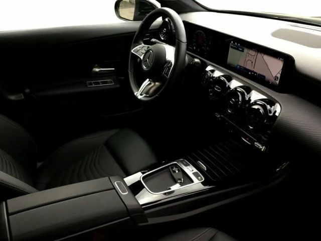 Mercedes-Benz A 180 KAM PDC SpurH Navi AUT LM KlimaA FLA LED