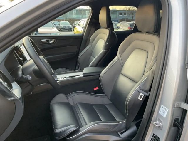 Volvo XC60 Dark Plus