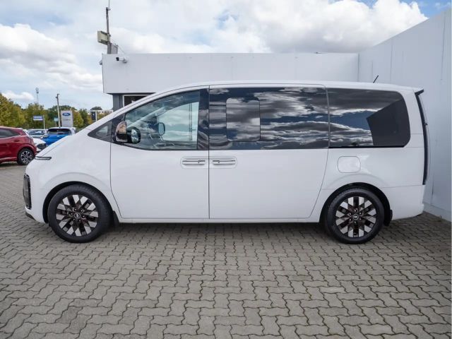 Hyundai Staria Signature