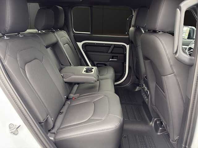 Land Rover Defender 110 Dynamic SE
