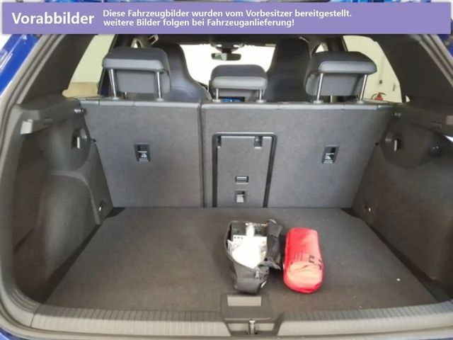 Volkswagen Golf 1.5 eTSI DSG R-Line Style