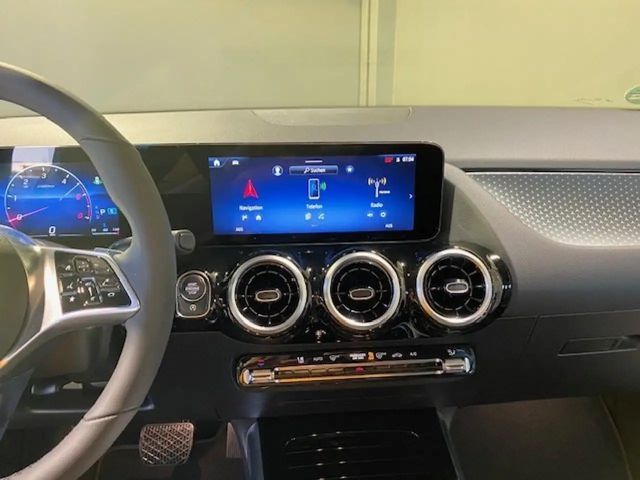 Mercedes-Benz B 200 Progressive Sedan