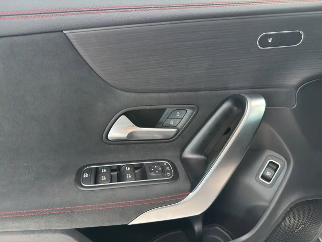 Mercedes-Benz CLA 200 AMG Line Shooting Brake