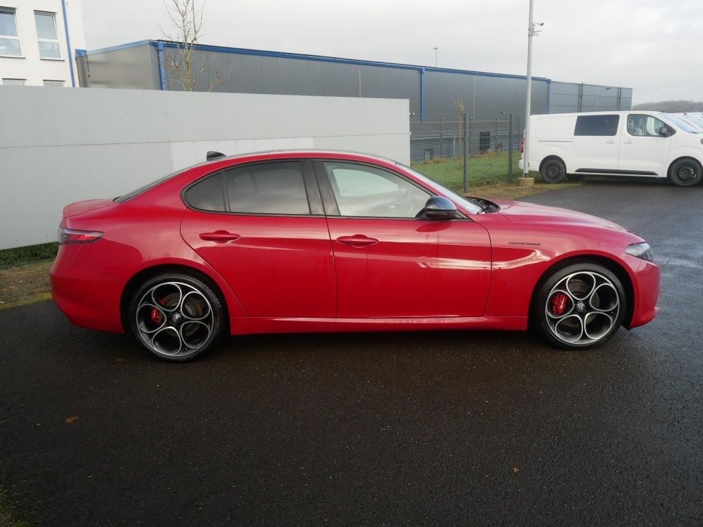 Alfa Romeo Giulia AT8 Q4 Turbo