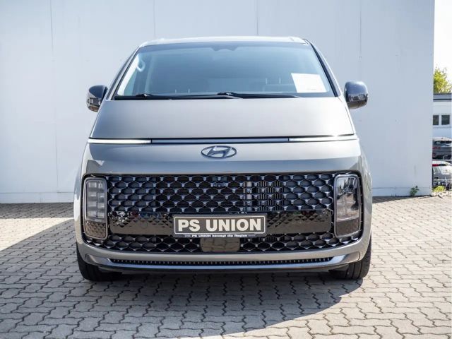 Hyundai Staria Signature