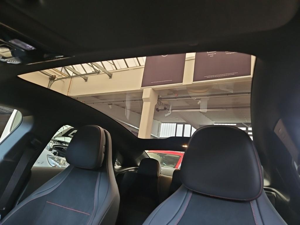 Mercedes-Benz CLA 200 AMG Line