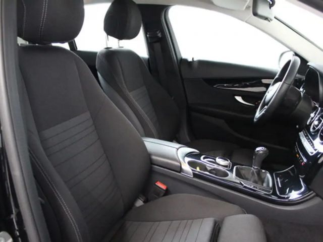 Mercedes-Benz C 200 C 200 d Sedan
