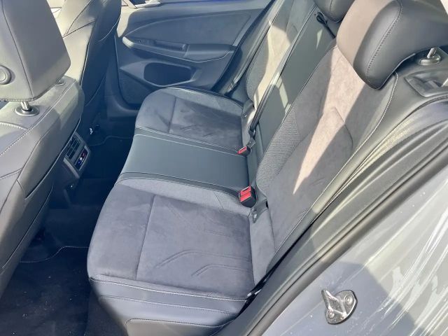 Volkswagen Golf 1.5 eTSI Golf VIII Style