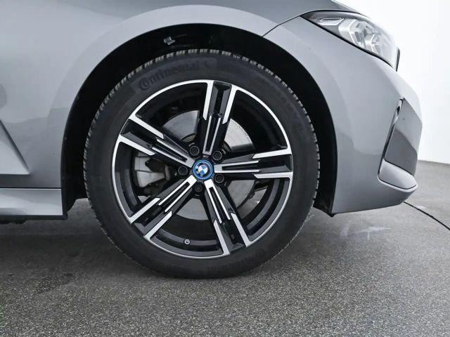 BMW 320 320e M-Sport xDrive
