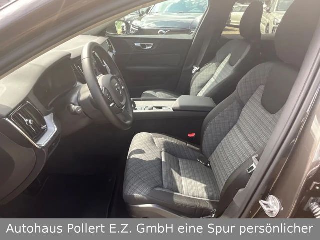 Volvo V60 Core Hybrid